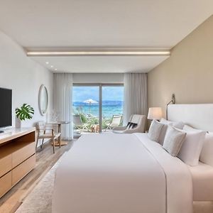 Chambre Lit King-Size au Bord de la Mer